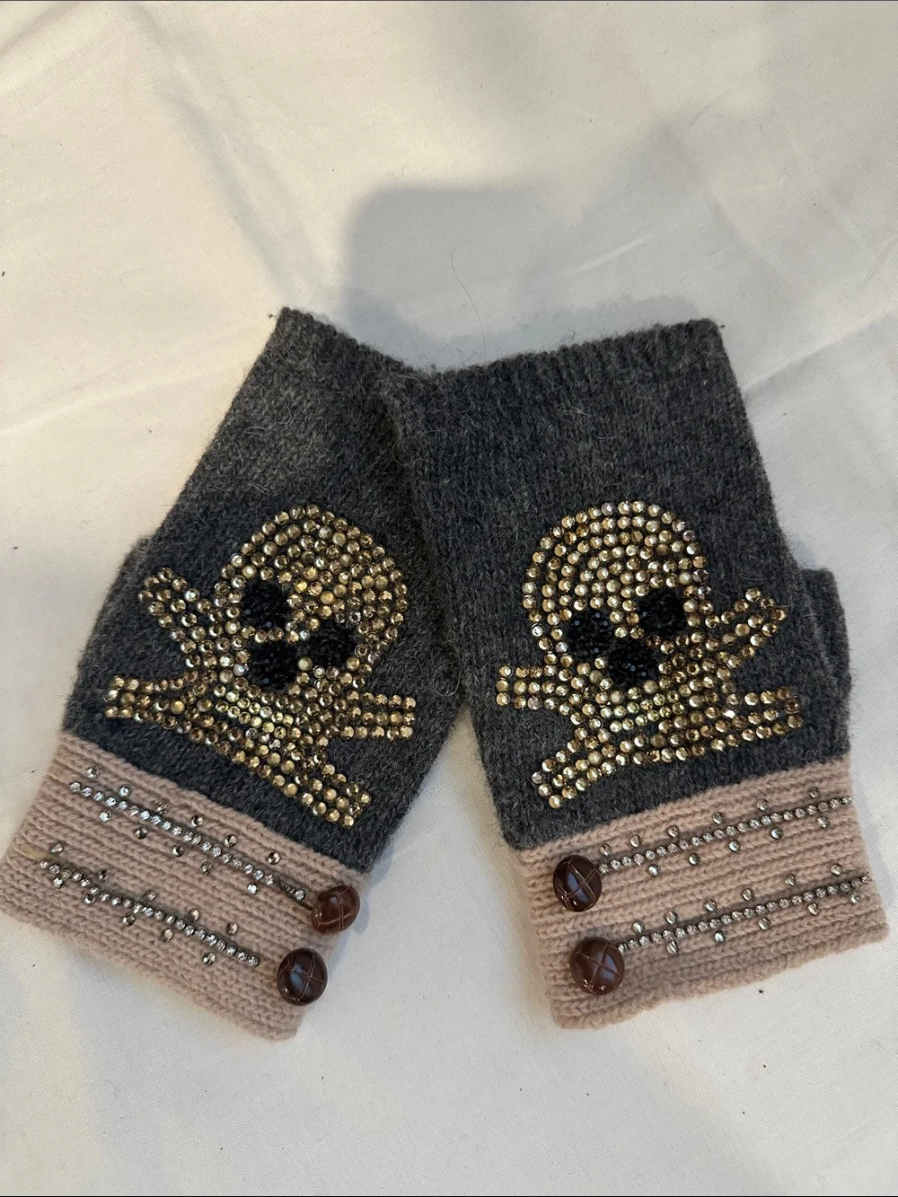 Crystal Skull Fingerless Knit Gloves Gray Cream Rhinestone Statement